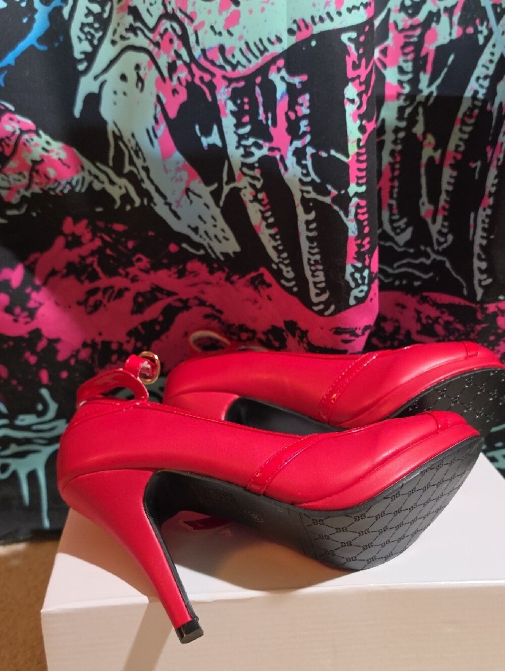 New Women's Red Vintage-Inspired Mary Jane Heels - Picture 4 of 4